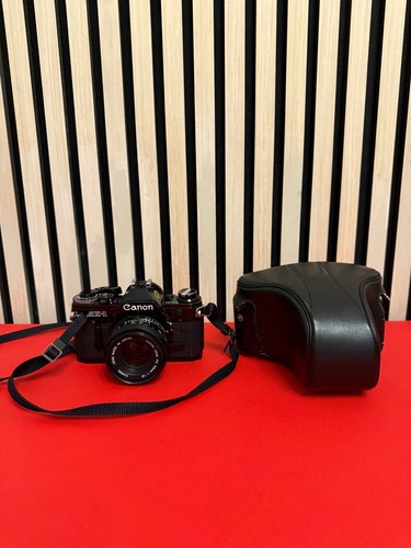 Canon nera con obiettivo - canon, ae-1